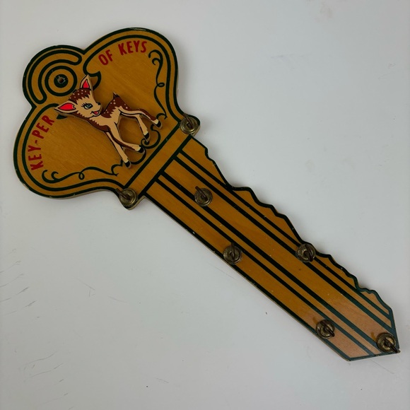 Vintage wooden key shaped wall plaque-fawn deer/key keeper - Picture 2 of 8